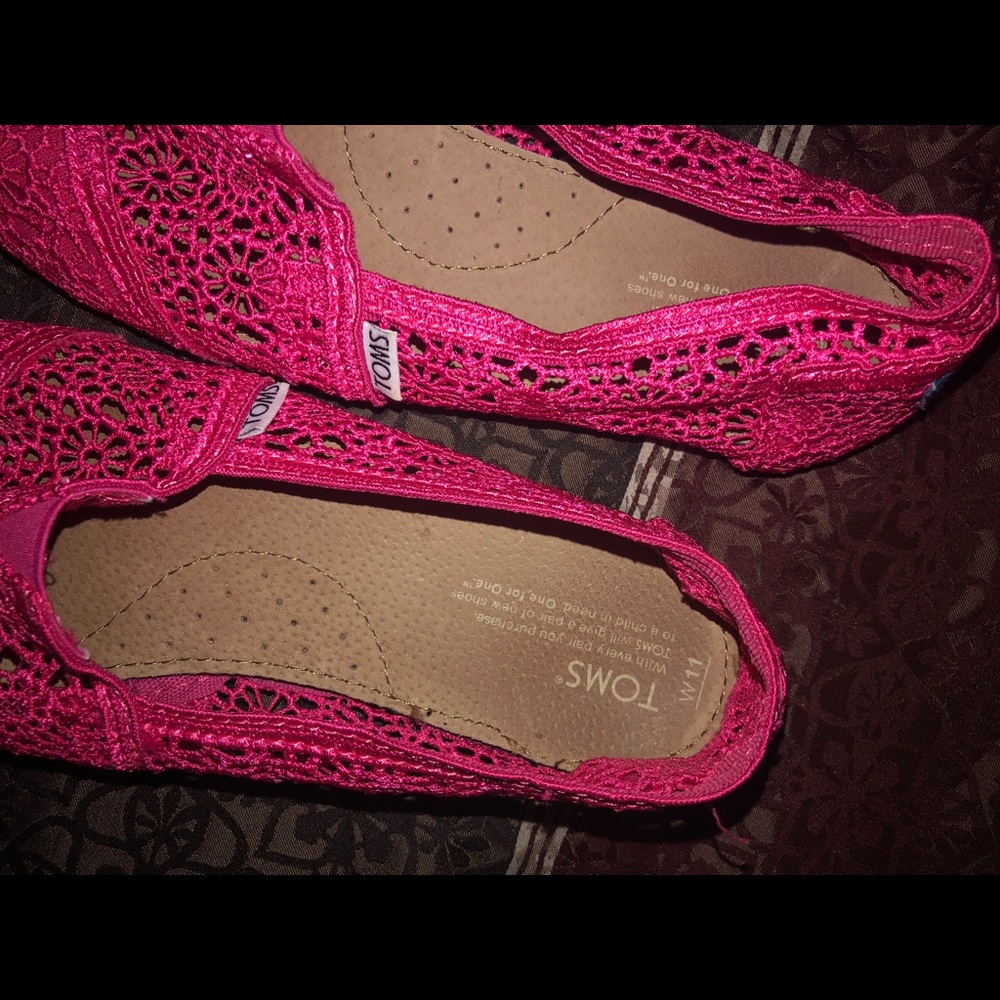 Lace Toms - Picture 3 of 4